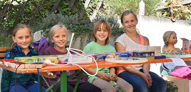 Kinder beim Straenflohmarkt   | Foto: Martin Eckert