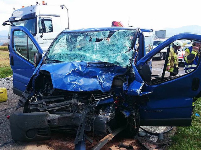 Vllig zerstrt: Der Unfall hat eine Frau das Leben gekostet.  | Foto: Kamera24.tv