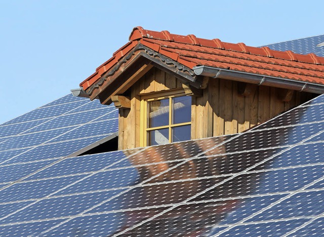 Solaranlagen sind teuer. Eigenheimbesi... jetzt aber auch eine Anlage pachten.   | Foto: dpa