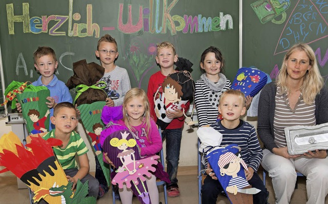 Sieben Erstklssler, hier mit  Klassen... Grundschule Wieden-Utzenfeld begrt.  | Foto: ZVG