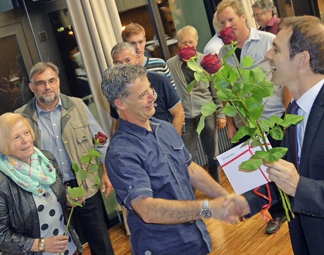 Zum Schluss gab es fr den scheidenden Brgermeister  Jrg Lutz noch Geschenke.   | Foto: Ralf H. Dorweiler