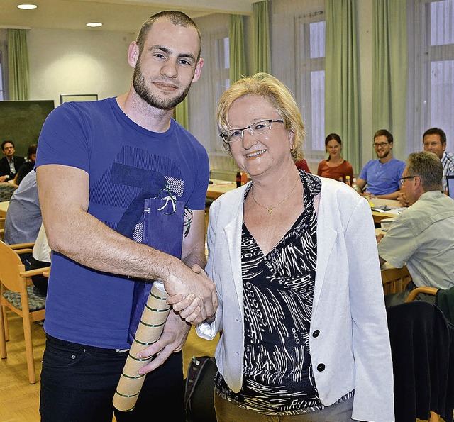 Gratulation: Sabine Hartmann-Mller er...kboxweltmeister Peter Braun die Ehre.   | Foto: Heinz Vollmar