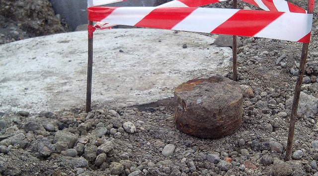 Das mysterise Metallteil auf der Tram-Baustelle.   | Foto: Stadt Kehl