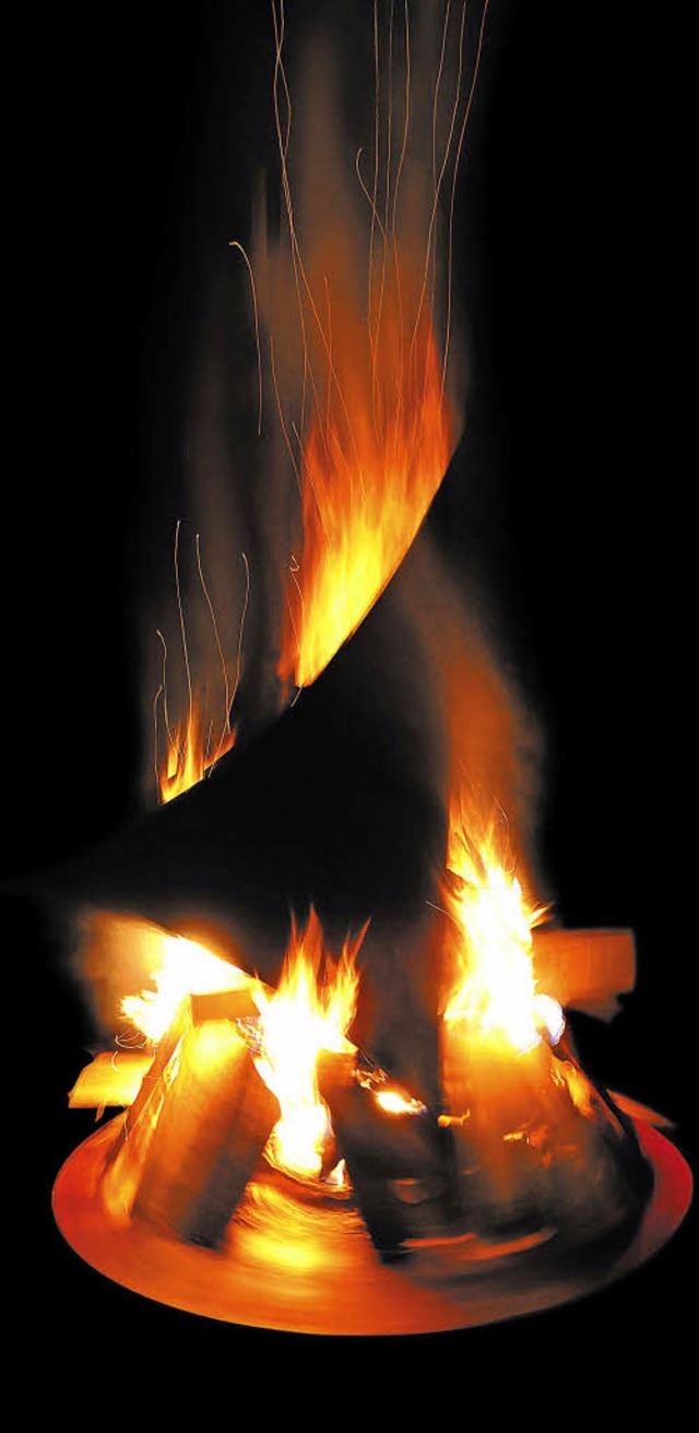 Der Flammenkreisel von Wernt Hann bereichert die Herbstlichter auf der Insel.   | Foto: zVg