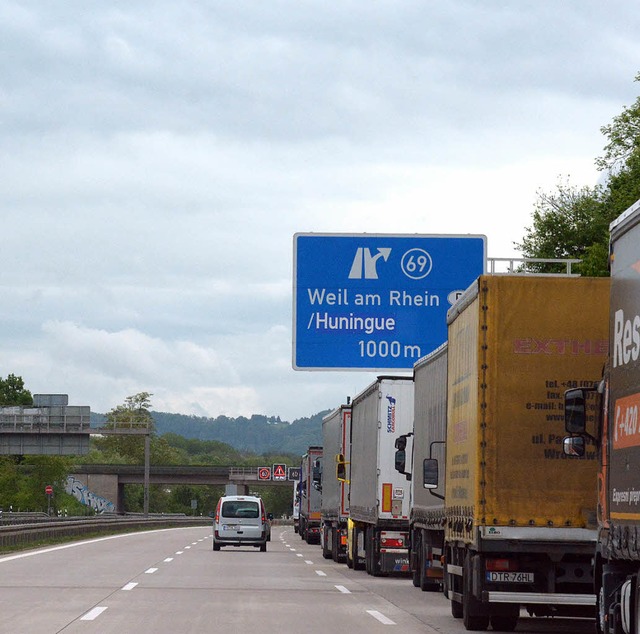 Wie heute schon auf der Gegenseite vor...ben &#8211; nun wegen einer Baustelle.  | Foto: Lauber