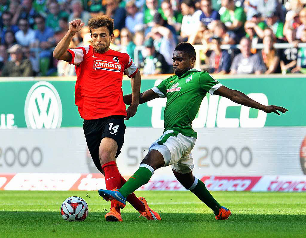 Ein weiterer Ex-Freiburger: Cedric Makiadi (rechts) im Duell mit Admir Mehmedi.