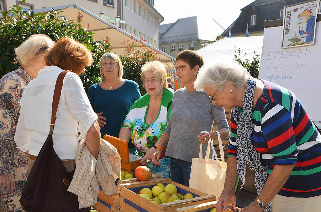 Dank der Obst- und Gemsespenden von Wochenmarktbeschickern brachten die Topfgucker rund 350 Euro zusammen.