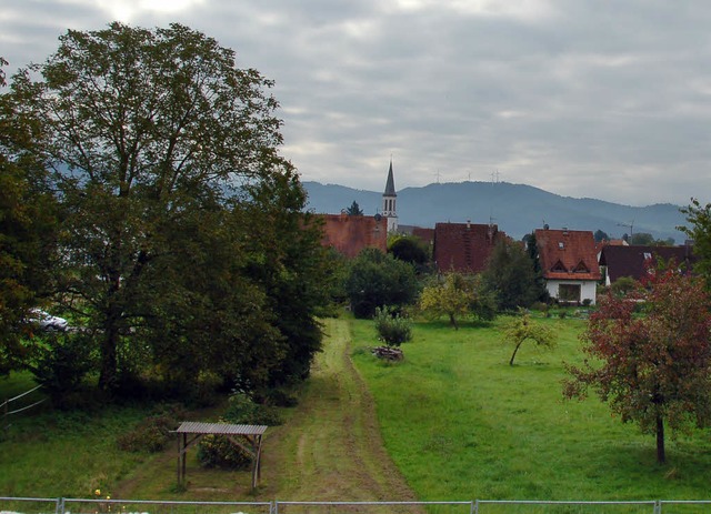 Vom Dach des neuen Vrstetter Einkaufs...sich als knftiges Wohngebiet eignet.   | Foto: Pia Grttinger