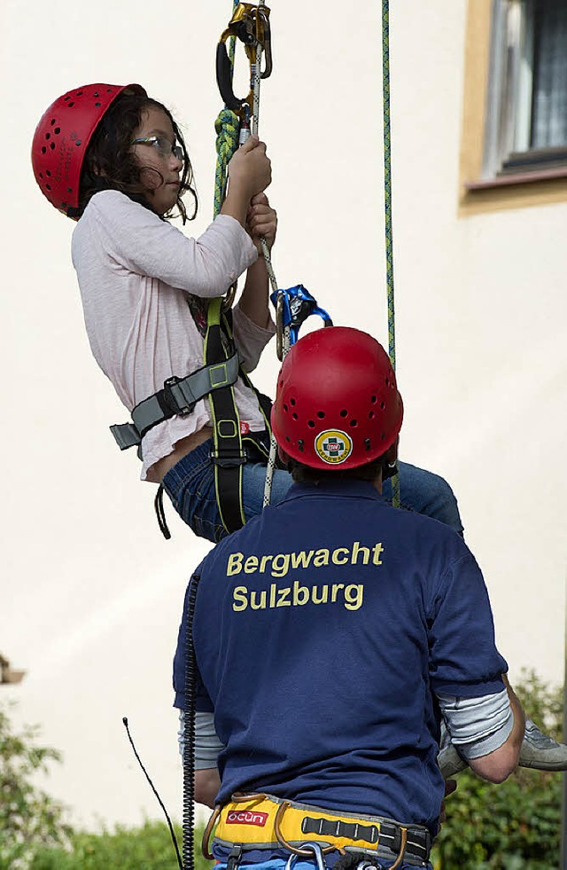 Klettern und Abseilen fr das zivile P...Training in der Unfallrettung weiter.   | Foto: Volker mnch