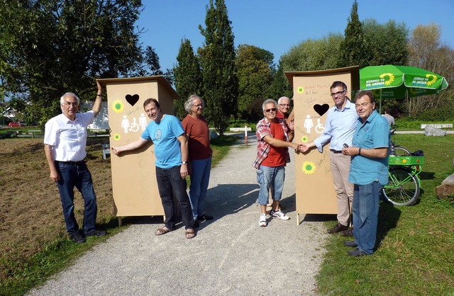 Die Grnen demonstrieren fr eine Toil...n, Robert Schulz (Vierter von links).   | Foto: weizenecker