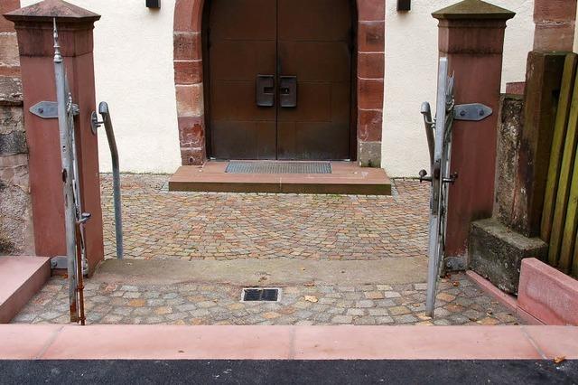 Gang zur Kirche ohne Stolperfallen