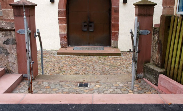 Der Eingangsbereich mit der Treppe wurde neu gestaltet.   | Foto: Petra Wunderle