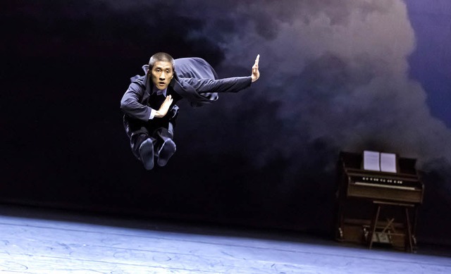 Ruochen Wang in Ed Wubbes Choreografie &#8222;Holland&#8220;   | Foto: Ismael Lorenzo