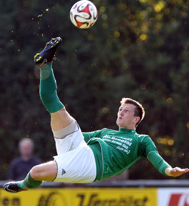 Marcel Wetzig spielte berragend in de...m Fallrckzieher auch einen Hingucker.  | Foto: Patrick Seeger