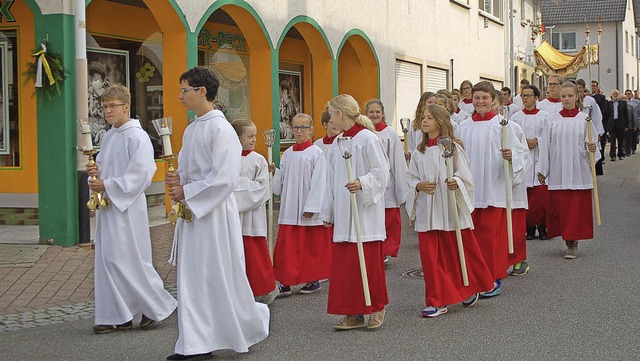 Traditionell beim Leodegarfest mit dabei: eine groe Schar von Ministranten   | Foto: Barbara Rderer