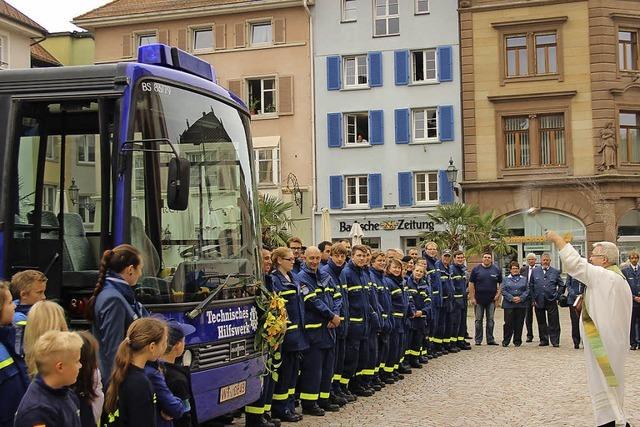 Ein Bus mit Blaulicht