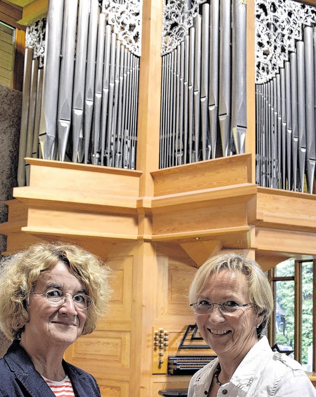 Bezirkskantorin Trude Klein (links) be...ck vom Frderkreis fr Kirchenmusik.    | Foto: uma