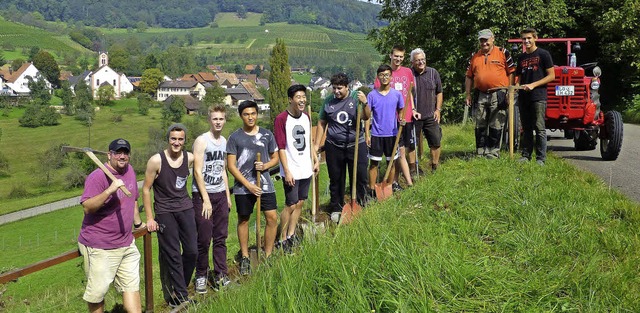 Im ehrenamtlichen Einsatz frs Dorf: S...der Black Forest Academy in Feuerbach.  | Foto: Ilse Wissner