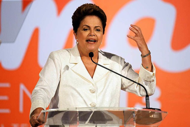 Dilma Rousseff hlt am Wahltag eine Rede.   | Foto: AFP