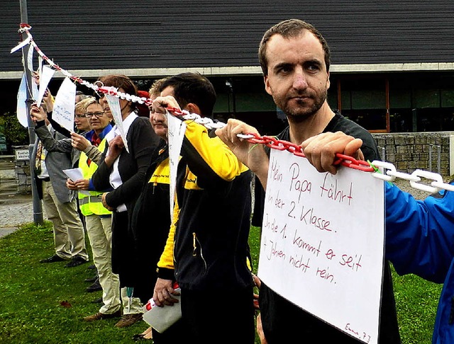 Post-Mitarbeiter protestieren.   | Foto: Heinz Siebold