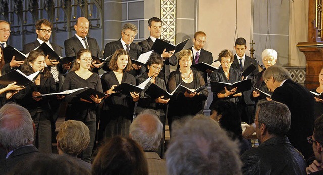 <Text>Wolfgang Schfer dirigiert das F...ensemble</Text> in der Martinskirche.   | Foto: Hans Jrgen Kugler