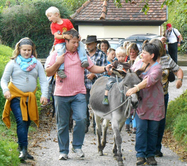 Unterwegs mit Eseln: Mitglieder der BUND-Ortsgruppe   | Foto: privat