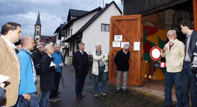 Ortsbegehung der CDU, hier am   Wachth...illian,  links Ortsvorsteher Girstl.    | Foto: Heidi Fssel