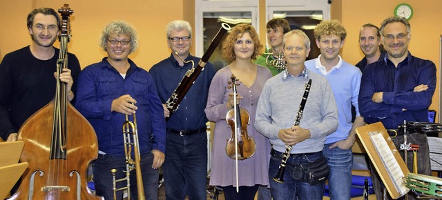 Projekt-Ensemble: (von links) Bernd Sc...thammer und Dirigent  Stefano Mariani   | Foto: Sarah Nltner