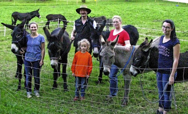 Große und kleine Eselfreunde gibt es auch im Münstertal. | Foto: Manfred Lange Große und kleine Eselfreunde gibt es auch im Münstertal. | Foto: Manfred Lange