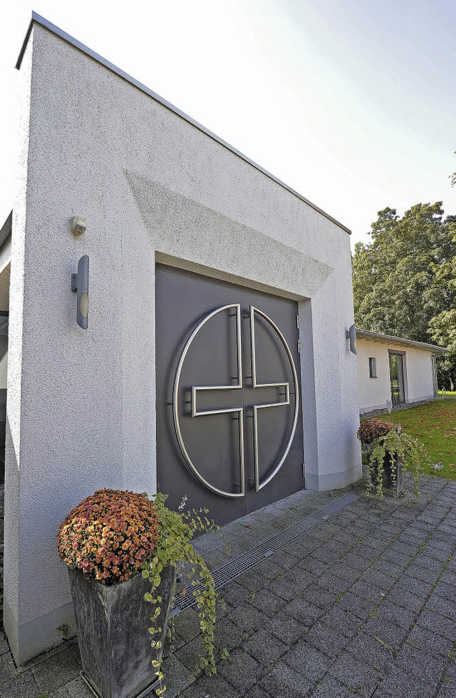 Seit 2006 hat die methodistische Gemei...es Gemeindehaus am Knigsberger Ring.   | Foto: B.  Schaller (2)/J.  Eiland-Jung (Archiv)