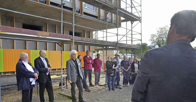 Der Rohbau fr die Kita  steht: Projek...ligten Handwerker feierten Richtfest.   | Foto: Gerhard Walser