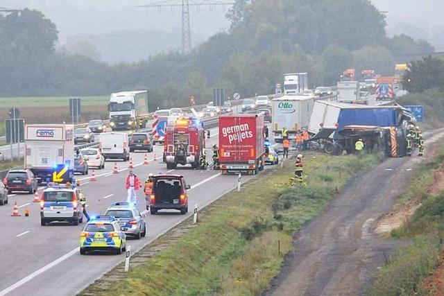 Lkw-Unfall bei Offenburg – langer Stau, 150.000 Euro Schaden