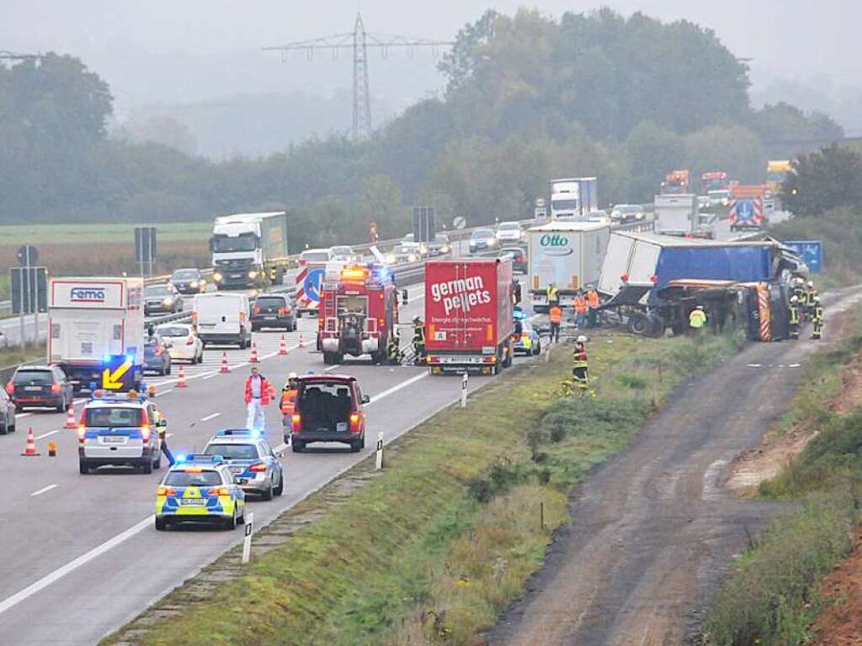 Lkw Unfall Bei Offenburg Langer Stau 150 000 Euro Schaden Offenburg Badische Zeitung