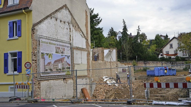 Die Ausschachtungsarbeiten an der Hebe...ht ohne Wirkungen auf das Haus Eliah.   | Foto: Walser