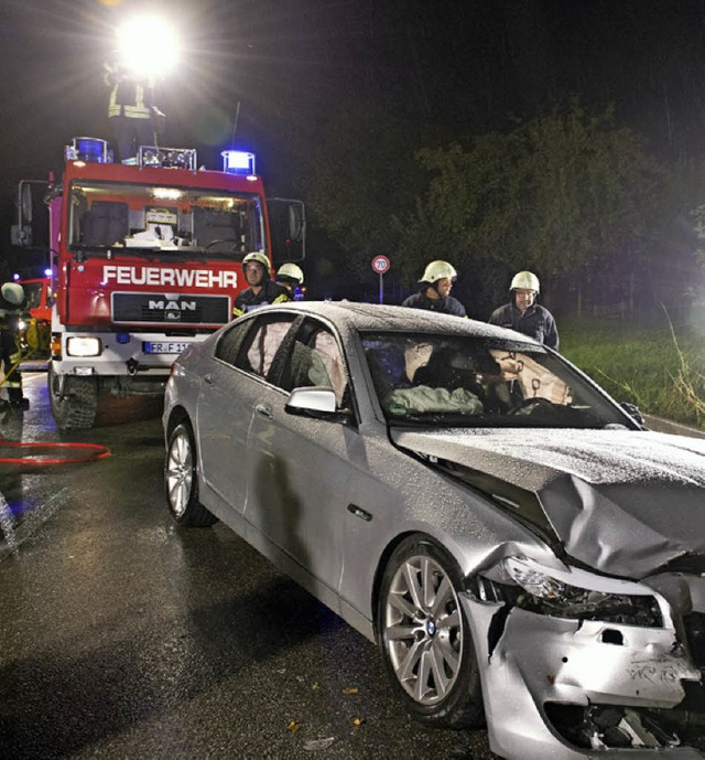 Etliche Rettungskrfte waren am Donnerstagabend bei Ebringen im Einsatz.   | Foto: Seeger