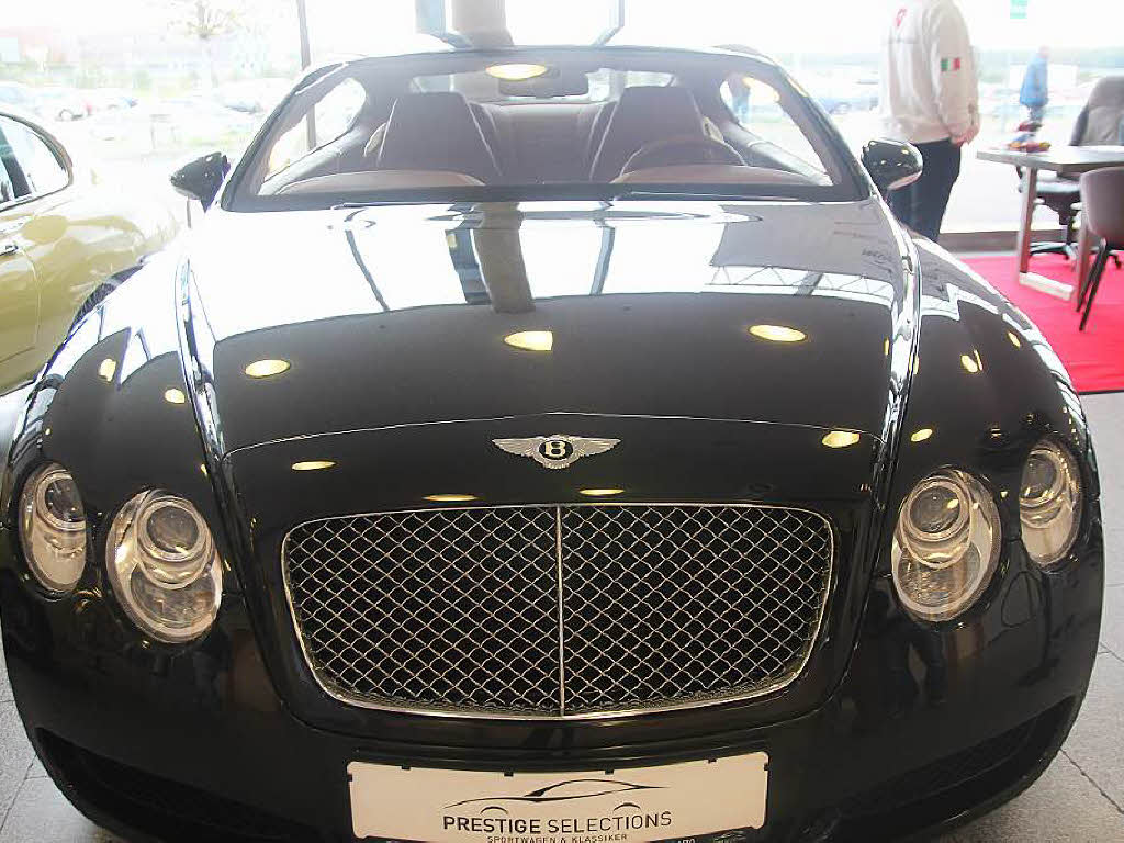 Fr den Gentleman mit Stil – und ntigem Kleingeld: ein Bentley Continental GT von 2006 mit 560 PS. Preis? Schlappe 64.900 Euro