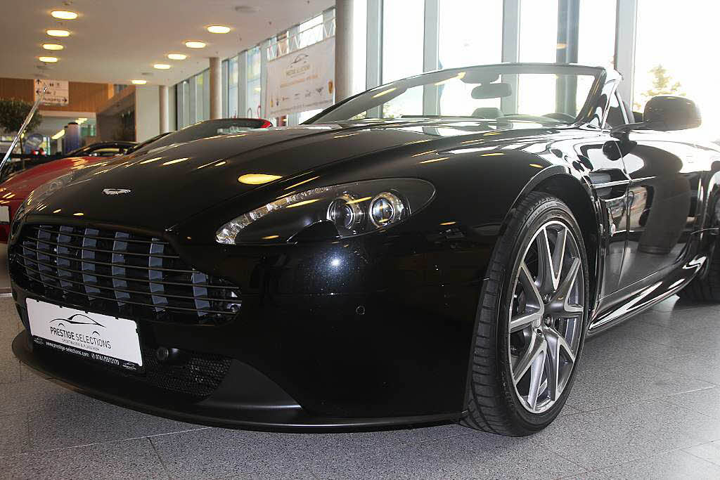 Mein Name ist Bond. James Bond. Das Lieblingsautos des britischen Superspions: Ein Aston Martin, Baujahr 2012.
