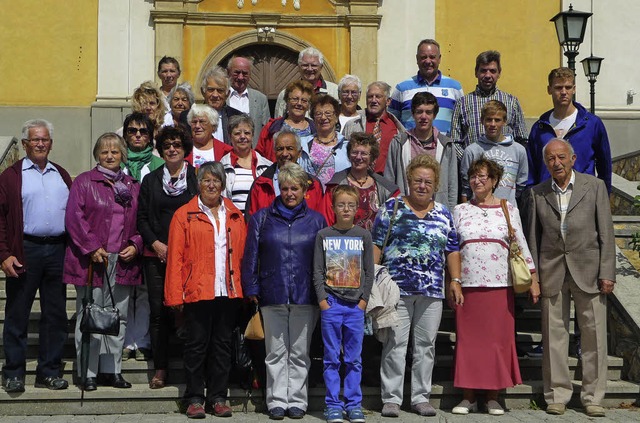 Einige der Teilnehmer vor der Stephanskirche in Nadasch  | Foto: privat