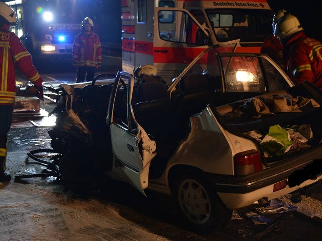 Hoher Sachschaden und vier verletzte P...sunfalls auf der A5 bei Weil am Rhein.  | Foto: Martin Eckert