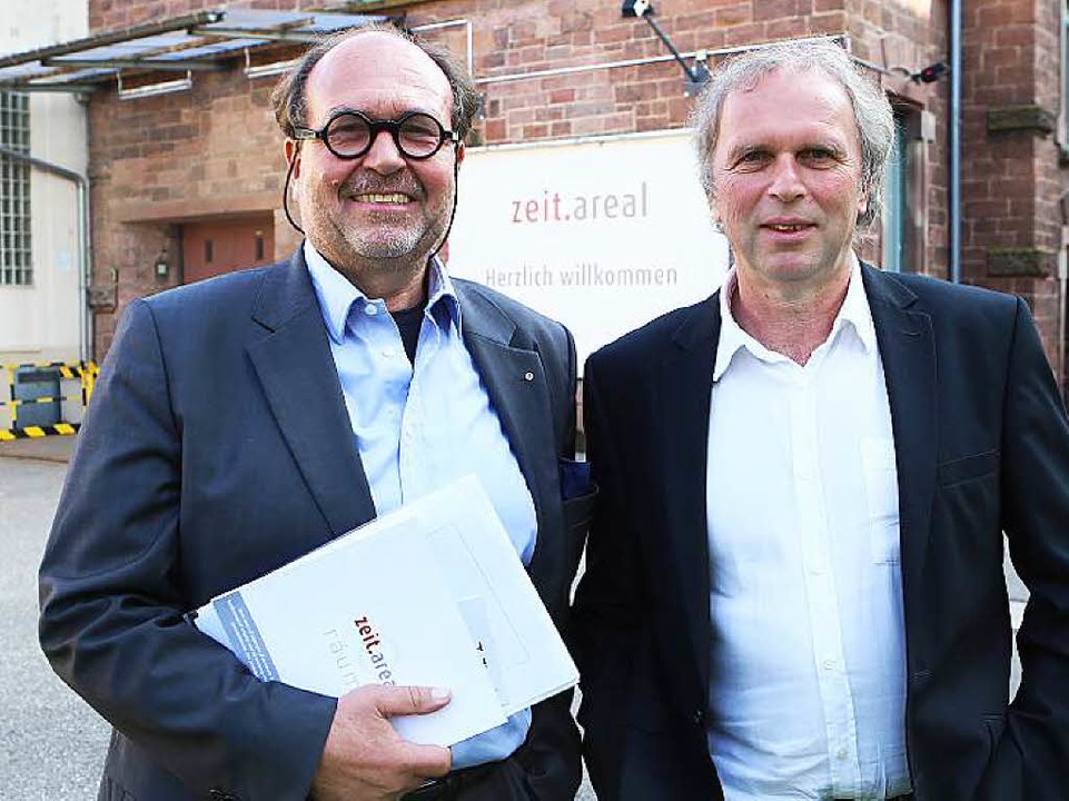 Eckehard Ficht (links) kmmert sich um...th-Hndle. Mit dabei ist Uwe Baumann.   | Foto: chr. breithaupt