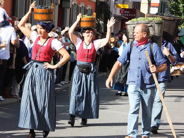 Der traditionelle Brauchtumszug zum He...r Hhepunkte im Ihringer Festkalender.  | Foto: Christine Aniol