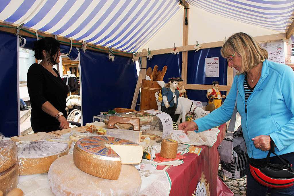 Ob vom rtlichen Ksereimuseum oder aus Vorarlberg - auch Kse war enorm gefragt beim ersten Alemannischen Brotmarkt.