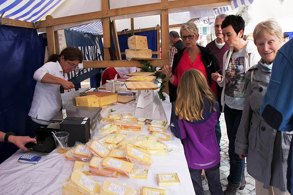 Ob vom rtlichen Ksereimuseum oder aus Vorarlberg - auch Kse war enorm gefragt beim ersten Alemannischen Brotmarkt.