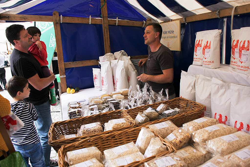Alemannischer Brotmarkt in Endingen: Vielfalt am Stand der Adler-Mhle Bahlingen