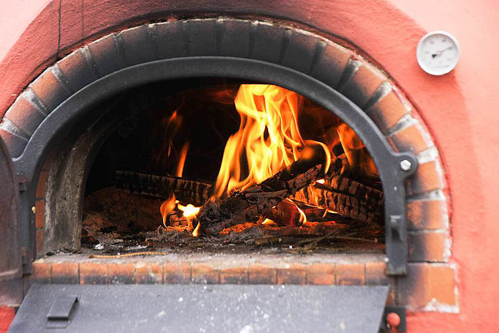 Alemannischer Brotmarkt in Endingen: Kstliches aus dem Holzofen