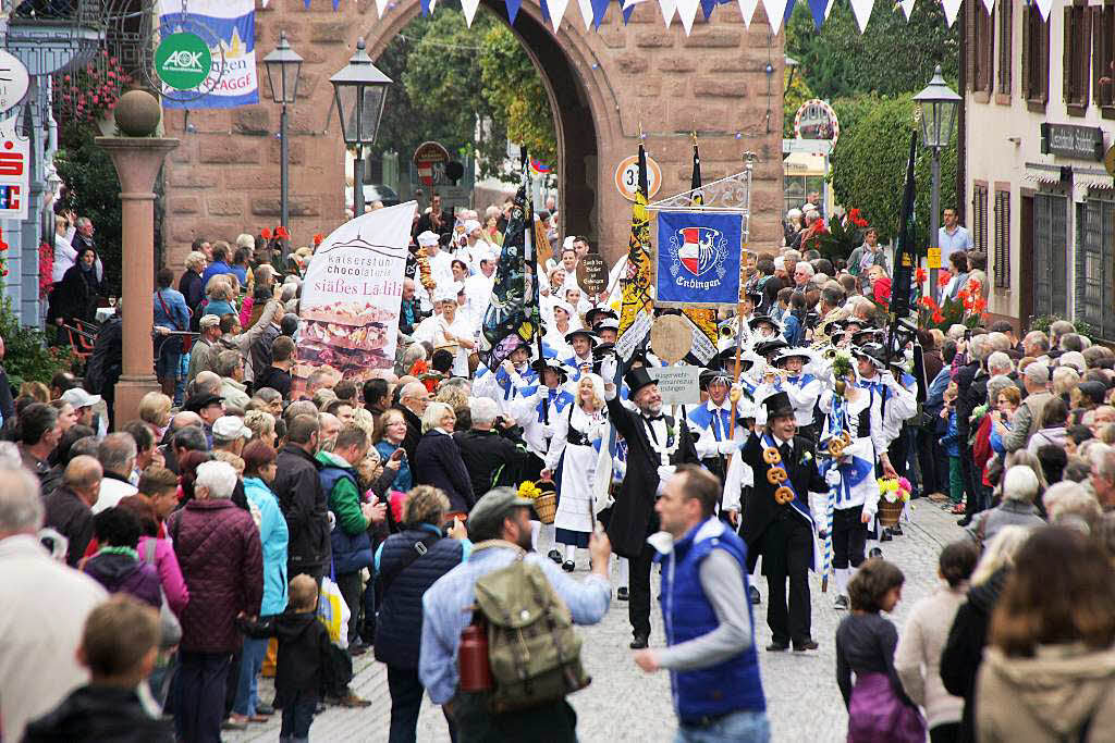 Ein buntes Spektakel vor Tausenden von Zuschauern war der Festumzug.