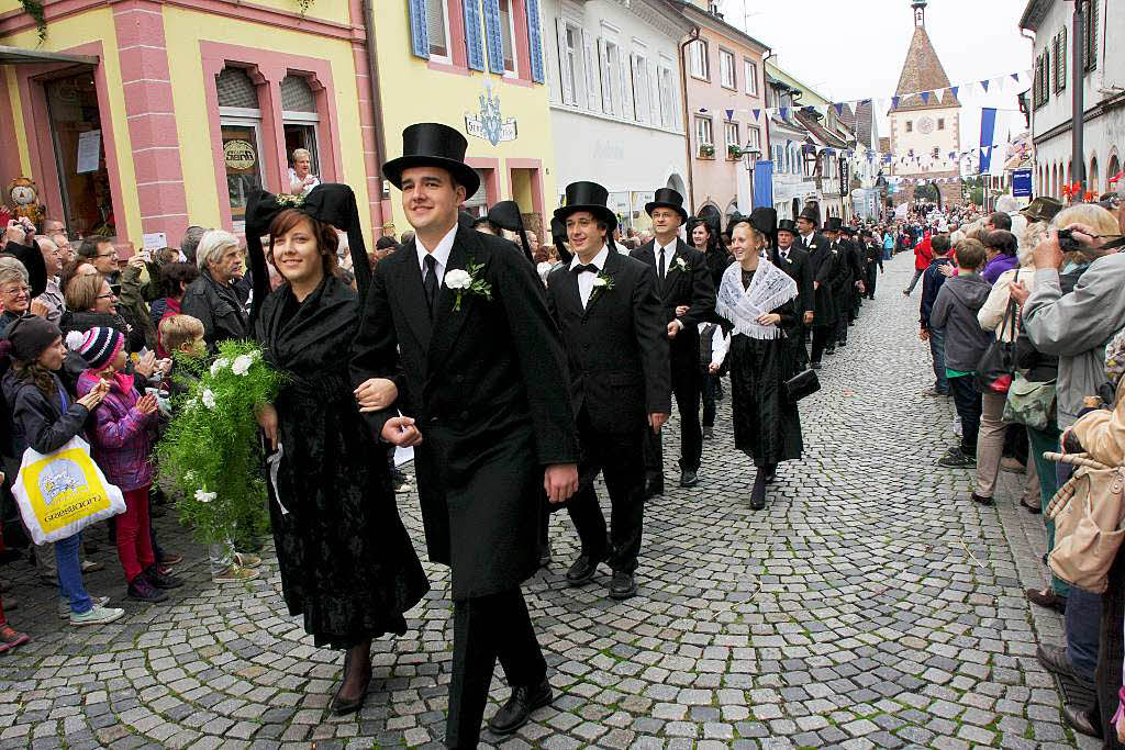 Einen Hochzeitszug stellte die Vereinsgemeinschaft Knigschaffhausen dar.