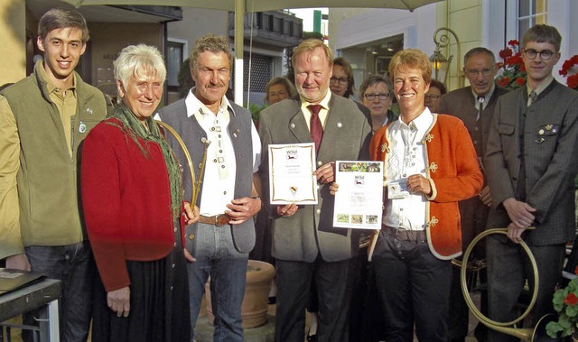 Im Gastronomiebetrieb des Ehepaars Bal...r Jgervereinigung eine Urkunde wert.   | Foto: privat