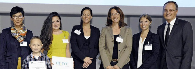 ber die  Auszeichnung der Btzinger S...ara von Schwerin (Dritte von rechts).   | Foto: kd busch