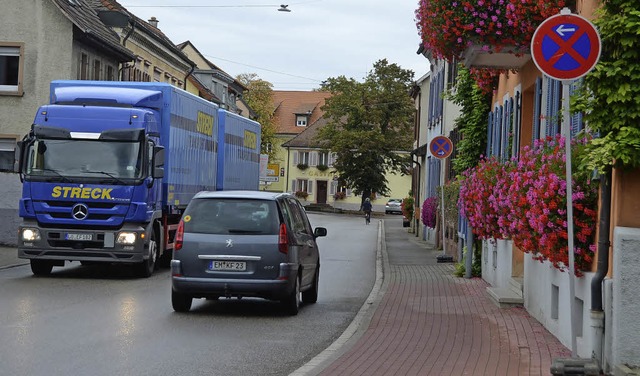 Sasbach. Aufkommender Schwerlastverkehr.  | Foto: Roland Vitt